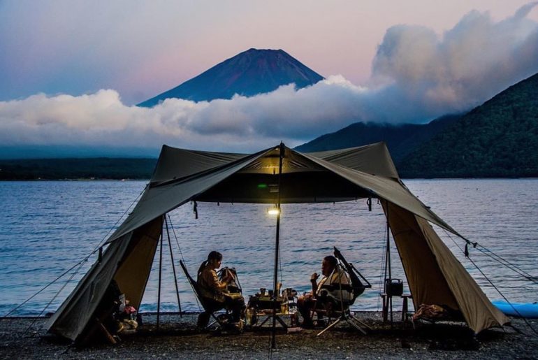 @CAMPHACK: 人気の「浩庵キャンプ場」から見える夏の富士山も、そろそろ見納め。秋めいてきた今日この頃、景色も少しづつ変わっています。
.
.
from CAMP HACK
…. 人気の「浩庵キャンプ場」から見える夏の富士山も、そろそろ見納め。秋めいてきた今日この頃、景色も少しづつ変わっています。
.
.
from CAMP HACK
....