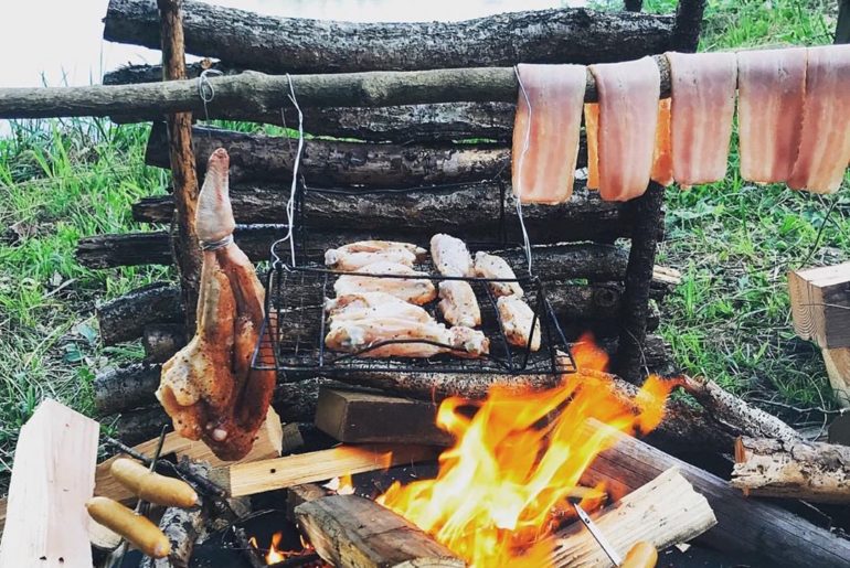 @CAMPHACK: ベーコン・手羽中・骨付きチキン・ウィンナーを焚き火で炙る“肉祭り”。キャンプならではのワイルドな晩御飯です!
.
.
from CAMP HACK
.
CAMP… ベーコン・手羽中・骨付きチキン・ウィンナーを焚き火で炙る“肉祭り”。キャンプならではのワイルドな晩御飯です!
.
.
from CAMP HACK
.
CAMP...