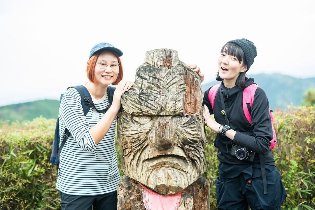 Randonneemagazine ふらり自由きままな山歩き 待ち合わせは山頂で 今日の気分で道を選び 思い思いのコースをたどって歩く モデルの 加藤由佳さんと山刺繍作家の原藍子さんが案内し Wacoca Japan People Life Style Randonneemagazine ふらり自由きままな山歩き 待ち合わせは山頂で 今日の気分で道を選び 思い思いのコースをたどって歩く モデルの 加藤由佳さんと山刺繍作家の原藍子さんが案内し Wacoca Japan People Life Style