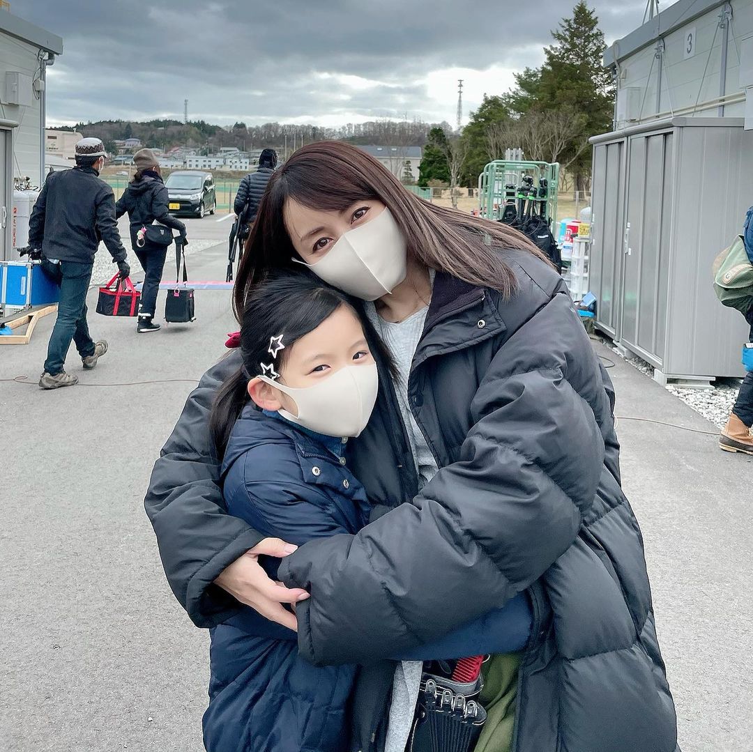 矢田亜希子 撮影現場にて母娘のオフショット ペペロンチーノ Nhk仙台放送局 宮城発地域ドラマ 娘役の 古川凛 ちゃん 可愛すぎてもう Wacoca Japan People Life Style 矢田亜希子 撮影現場にて母娘のオフショット ペペロンチーノ Nhk仙台放送局 宮城発地域ドラマ 娘役の 古川凛 ちゃん 可愛すぎてもう Wacoca Japan People Life Style
