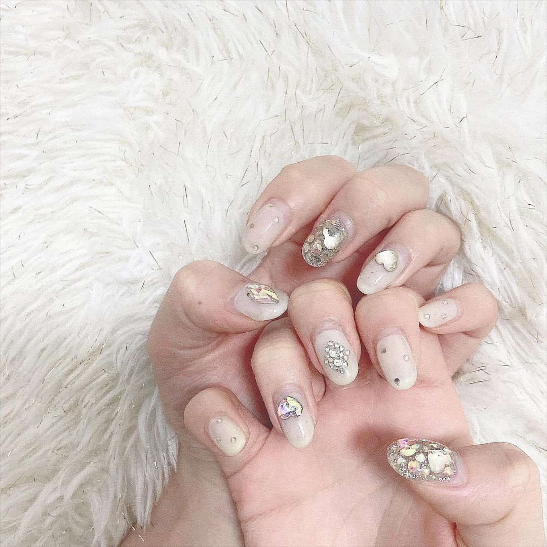 服部有菜 ちょっと伸びちゃったけど今のネイル とにかくキラキラしてもらった Newnail ネイル ジェルネイル キラキラネイル 白ネイル 韓 Wacoca Japan People Life Style