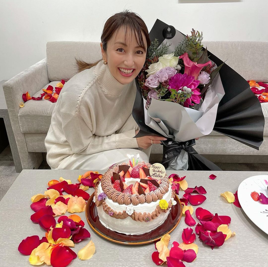 矢田亜希子 今年もお誕生日にサプライズをありがとうございました 感動しました お誕生日 サプライズ Barneysnewyork バーニーズニューヨーク銀座 バーニ Wacoca Japan People Life Style