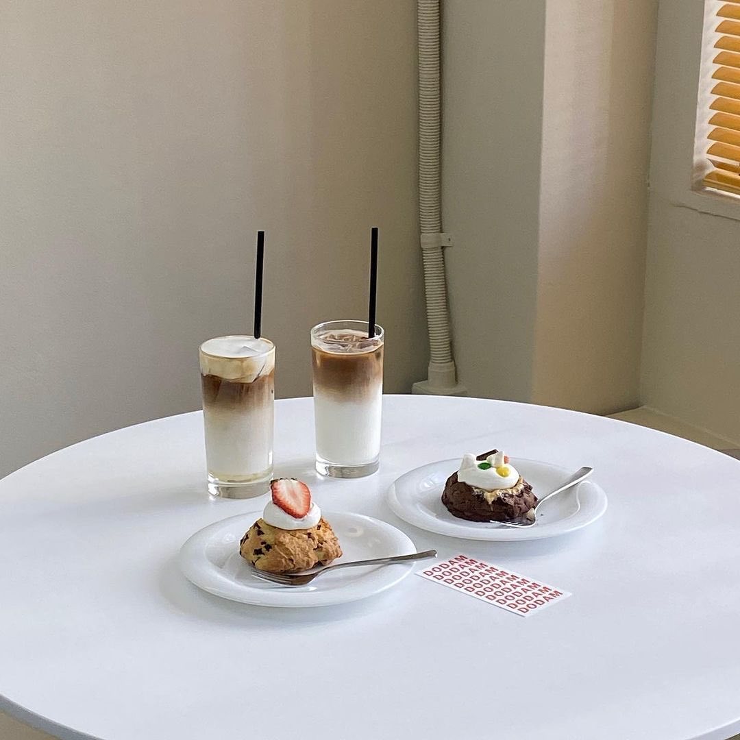 Retrip Cafe Retrip 大阪カフェ 今回は西大橋駅から徒歩4分ほどのところにある Dodam Cafe をご紹介 かわいい スイーツがたくさん並ぶこちらのカフェ Wacoca Japan People Life Style Retrip Cafe Retrip 大阪カフェ 今回は西大橋駅から徒歩4分ほどのところにある Dodam Cafe をご紹介 かわいい スイーツがたくさん並ぶこちらのカフェ Wacoca Japan People Life Style
