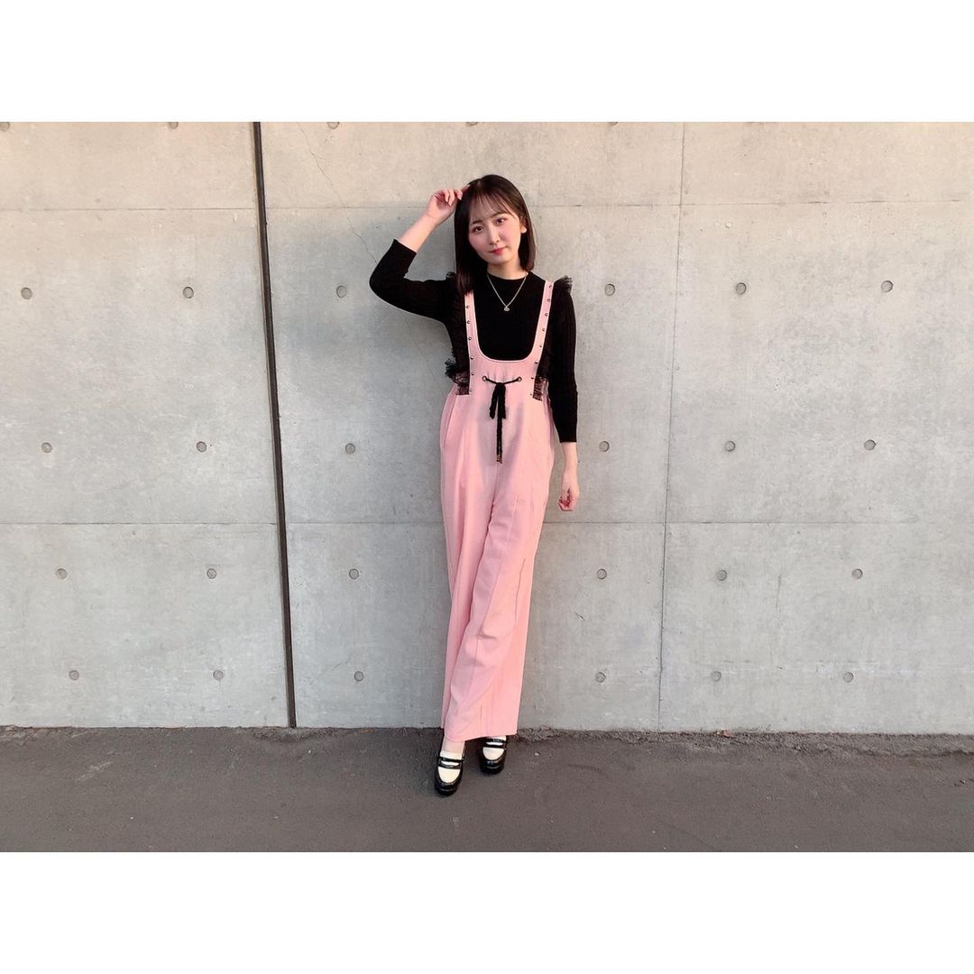 山邊歩夢 私服 サロペットは 何年か前に高橋みなみさんからいただき やっと着れました あゆーで 私服コーデ 今日のコーデ 私服 Jou Wacoca Japan People Life Style