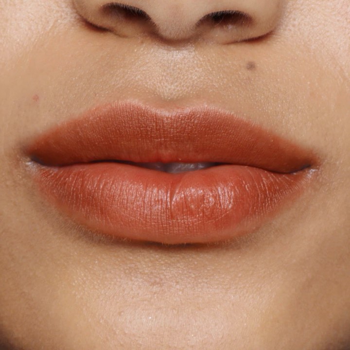 Bobbibrownjapan Luxe Defining Lipstick しなやかに薄いフィルムを重ねたように 唇にしっとりと密着 唇を包み込むような 快適な使い心地 マットな質 Wacoca Japan People Life Style