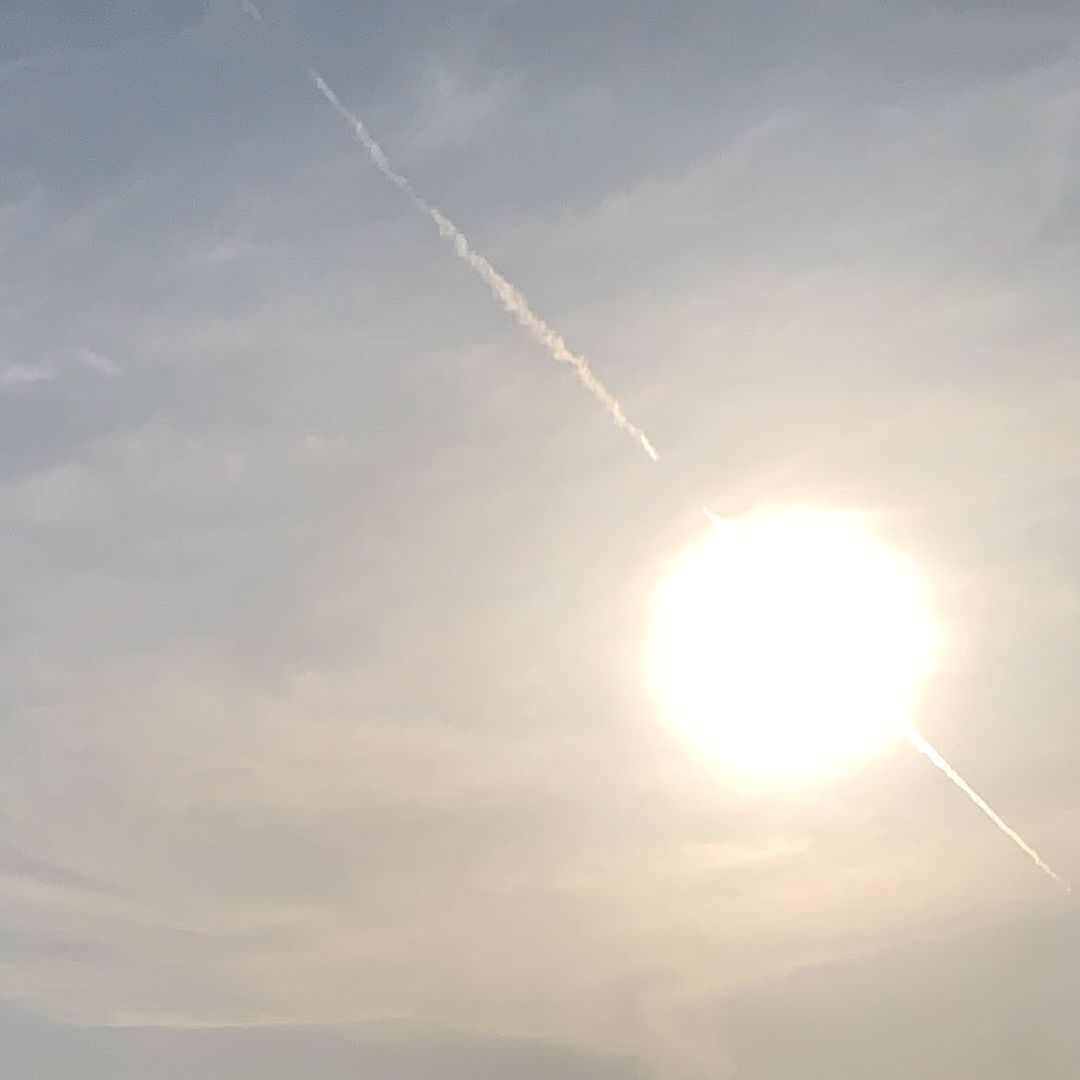 河西美希 太陽と被った飛行機雲 昨日は満月だったし空って本当に エネルギーもらえるよね 最近は自分を大切にする時間を 作って心を癒してあげるようにし Wacoca Japan People Life Style 河西美希 太陽と被った飛行機雲 昨日は満月だったし空って本当に エネルギーもらえるよね 最近は自分を大切にする時間を 作って心を癒してあげるようにし Wacoca Japan People Life Style