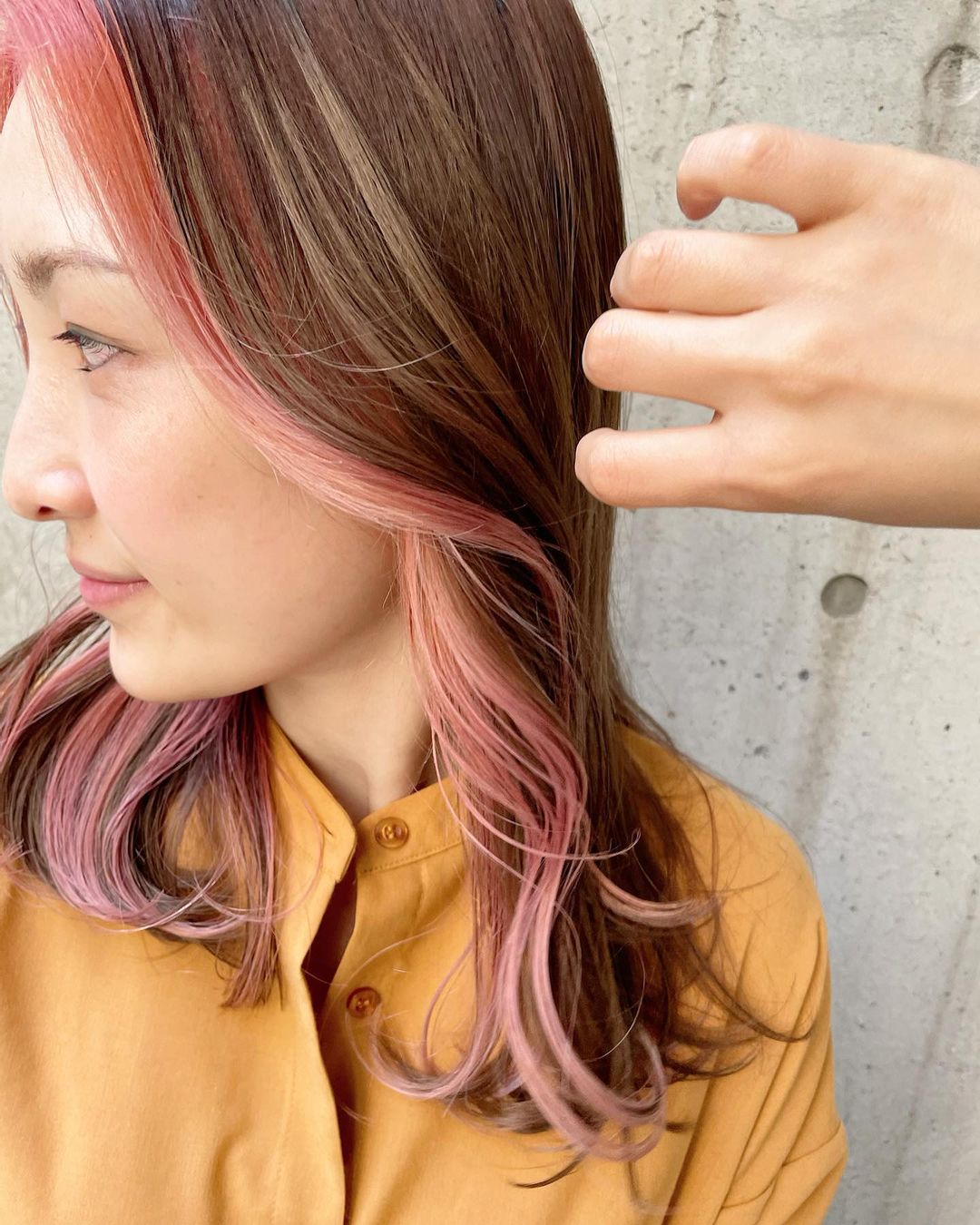 伊藤春香 はあちゅう また 髪型ヒストリー更新しました 今回はベースがピンクショコラ フェイスフレーミングカラー 顔周りを囲むフレームのようなブリーチ でピンク Wacoca Japan People Life Style 伊藤春香 はあちゅう また 髪型ヒストリー更新しました 今回はベースがピンクショコラ フェイスフレーミングカラー 顔周りを囲むフレームのようなブリーチ でピンク Wacoca Japan People Life Style