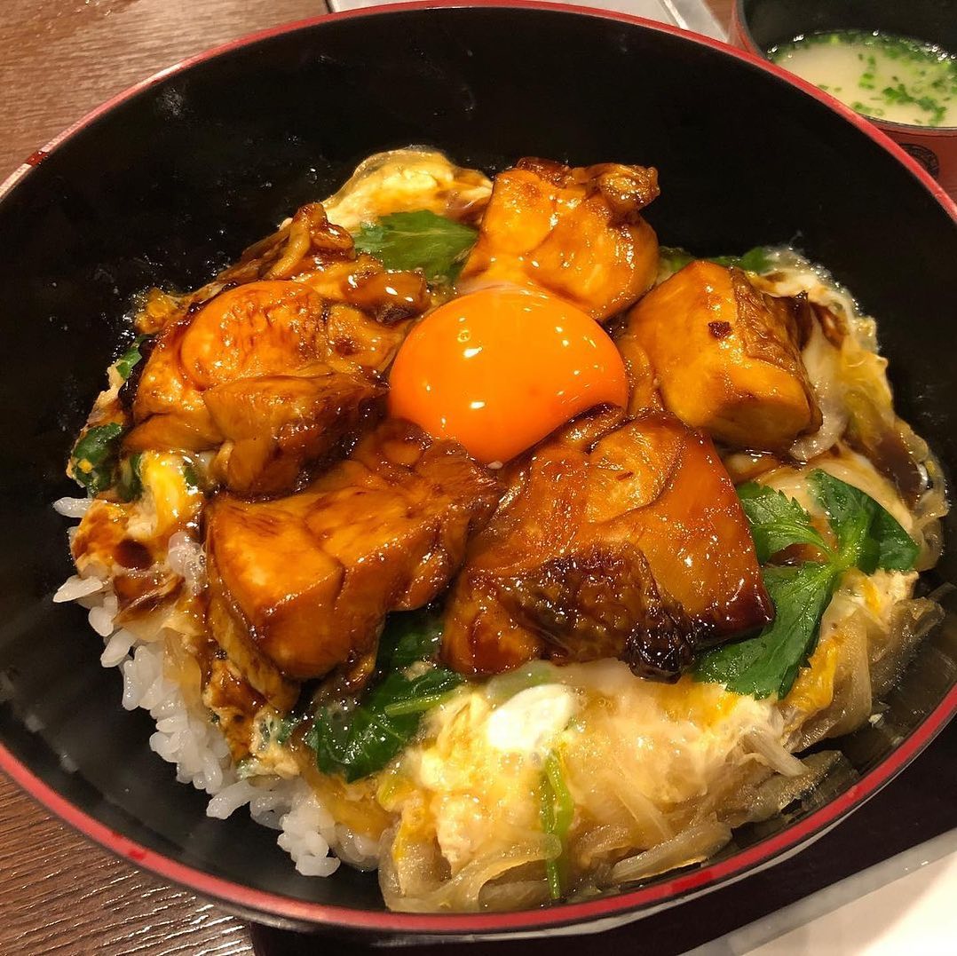 Retrip Fukuoka Retrip 天神ランチ 福岡市中央区 天神にある 新三浦 天神店 は 明治43年創業の水炊き の名店 伝統の味を楽しめる水炊きはもちろん 照り焼き玉子や親子 Wacoca Japan People Life Style