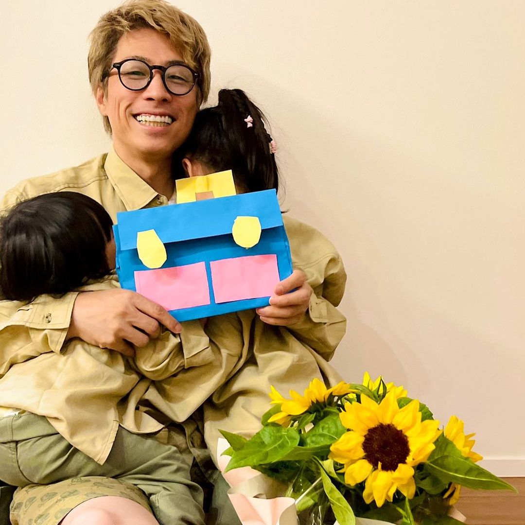 田村淳 父の日 長女リヴィにカバンとカバを貰いました カバンは通勤に使いたいと思いますがw なぜにカバ と聞いたら パパが前にカバ欲しいって言ってたじゃん っと あま Wacoca Japan People Life Style