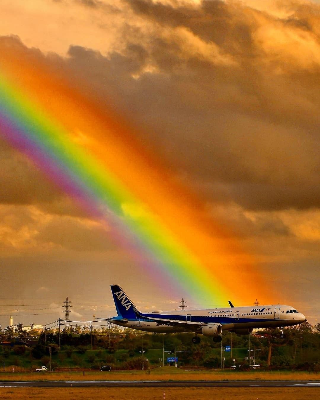Ana 青い翼に幸せの虹がかかって Photo A Bashibashi 奇跡の瞬間 虹 飛行機 米子鬼太郎空港 空港 飛行機写真 飛行機好きな Wacoca Japan People Life Style