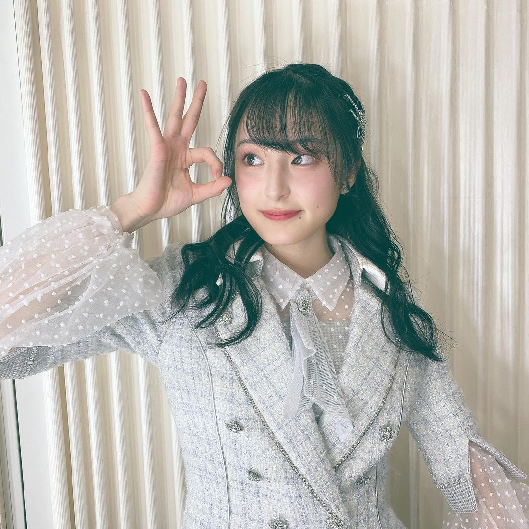 @川原美咲: NewYear Premium Party2022 ありがとうございました レコ大の衣装を着れて嬉しかったです！ 飾りは #岡田 ...